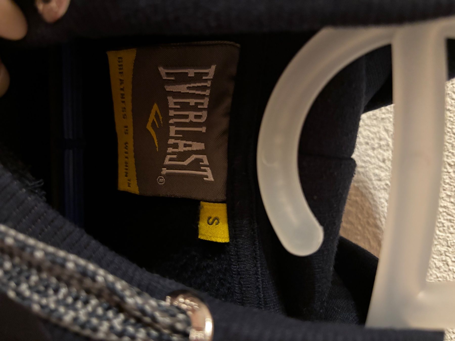 Pullover & Sweatshirts: Sweat à capuche – Gebraucht aus Grandvillard von Elsa.Del 3