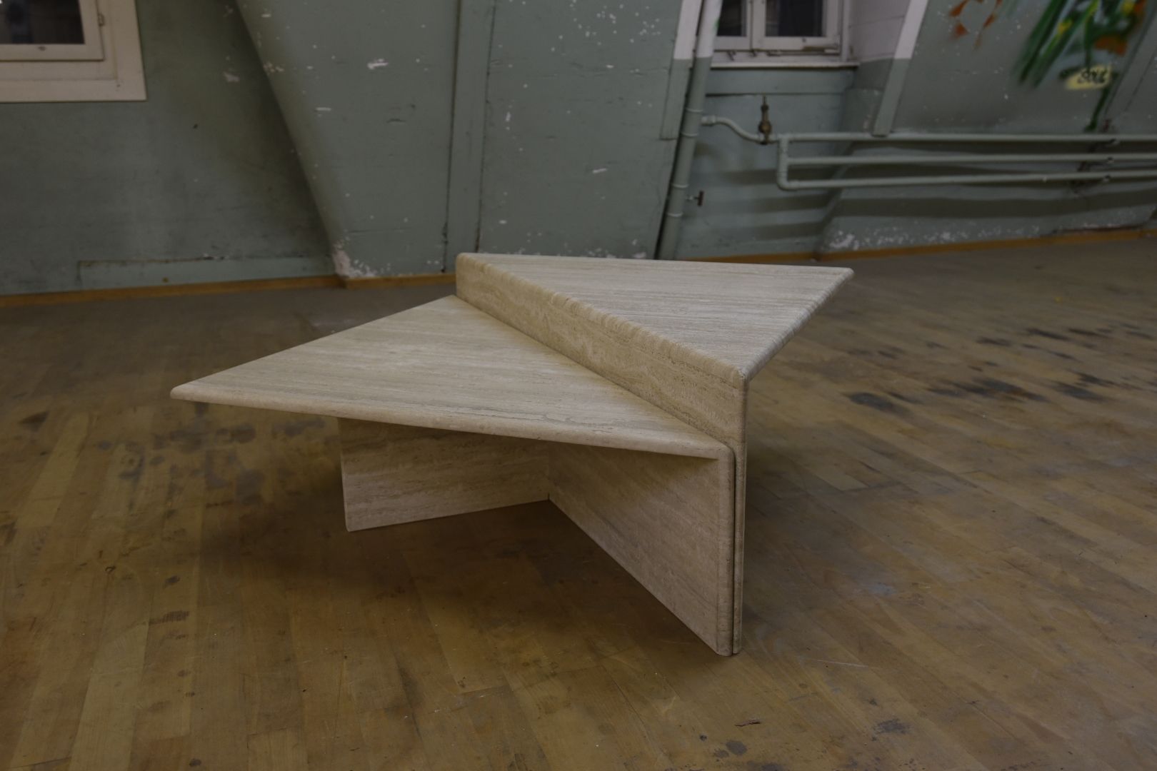 Tables: Designer Couchtisch aus Travertin Up&Up – D'occasion à Lichtensteig par UsedINStore