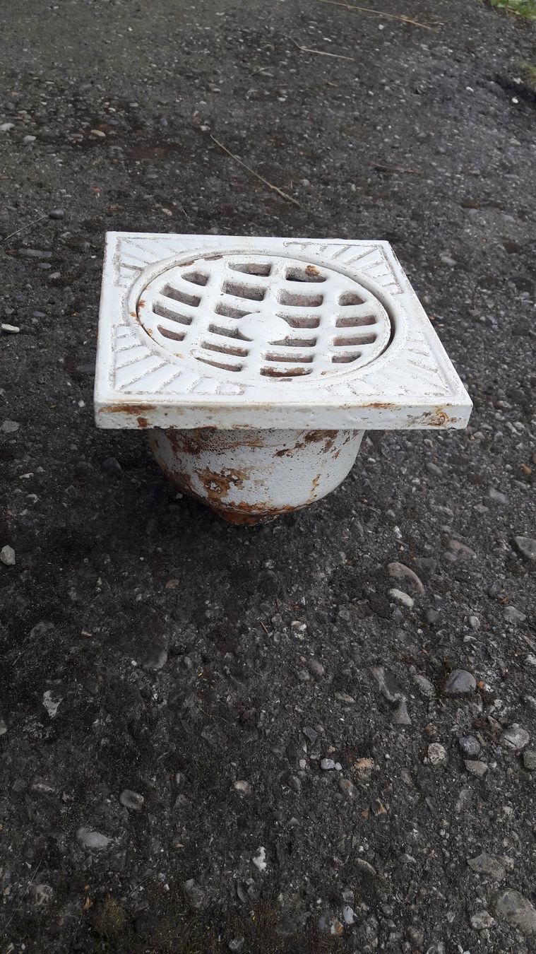 Griglie e Inferriate: Bodenablauf Gusseisen mit Rost – Usato da Laufen venduto da Mann455 7