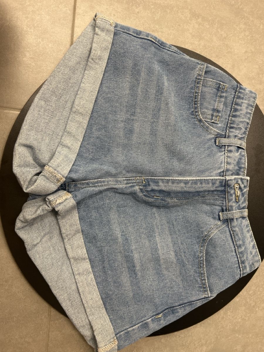 Shein Jeans: Short jeans – Gebraucht aus Lausanne von non_ptb6