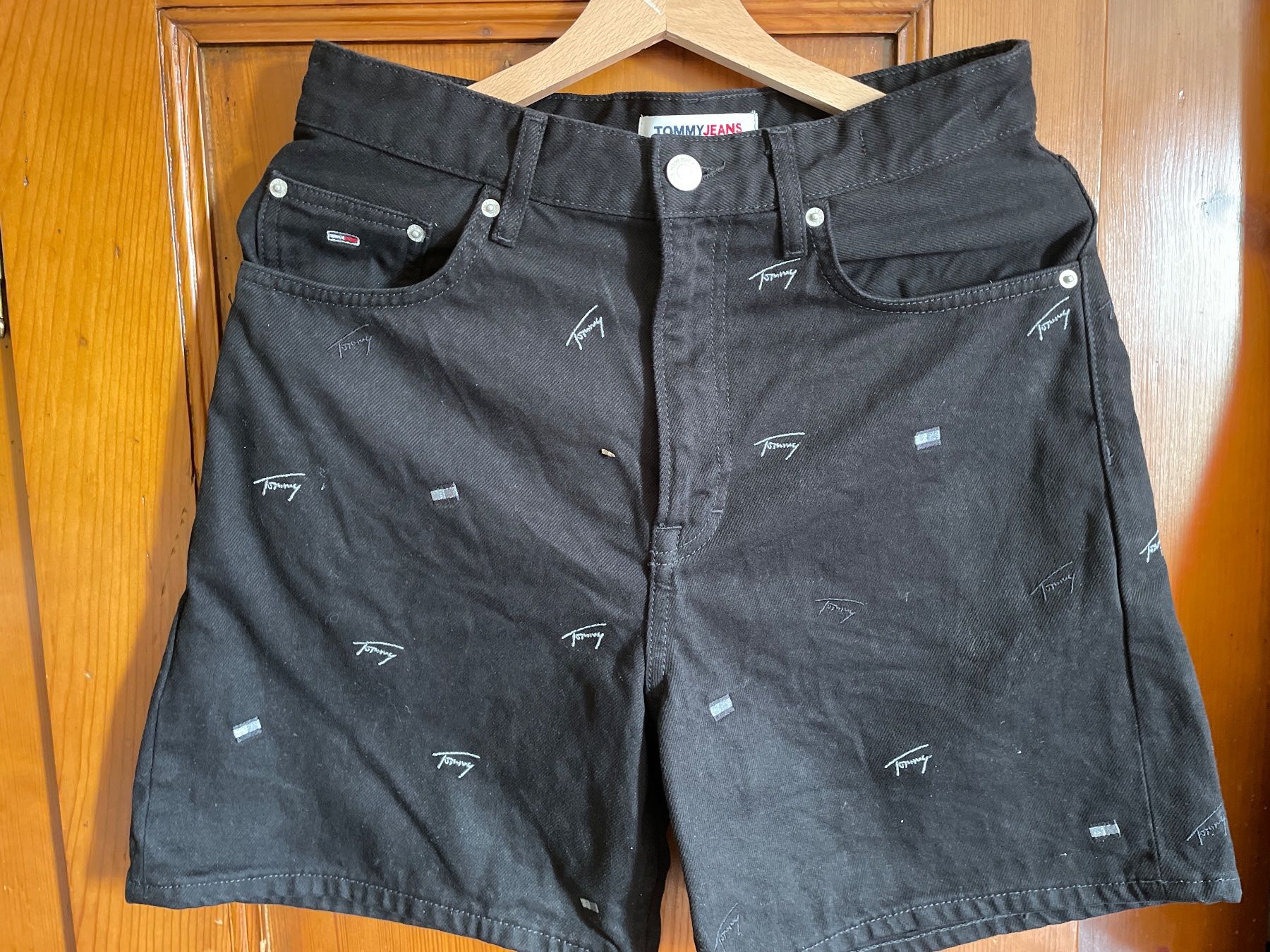 Tommy Hilfiger Jeans: Short noir Tommy Hilfiger, S – Gebraucht aus Buchillon von Samui3