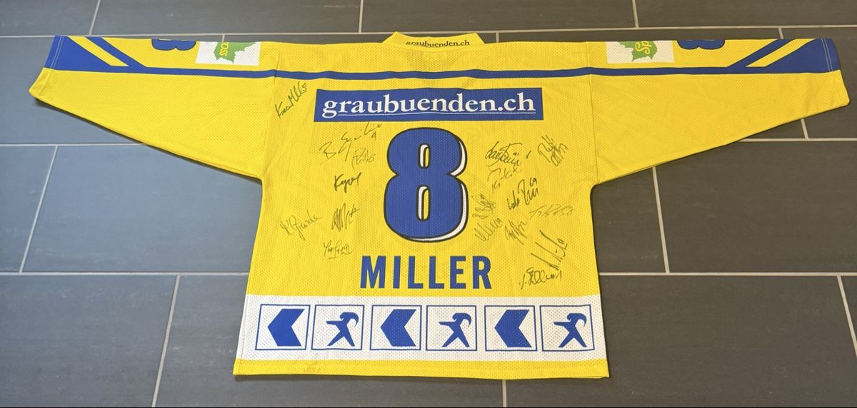 HC Davos Leibchen & Hosen: HC Davos Trikot #8 Miller SIGNIERT Autogramme – Gebraucht aus Stadel von bewinshop