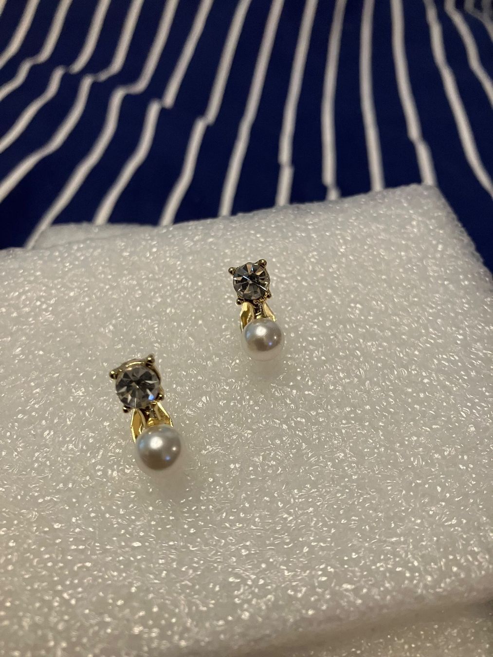 Orecchini pendenti & Orecchini a lobo: Schöner Modeschmuck, Ohrclipse goldfarben mit synth. Perle – Nuovo (secondo la descrizione) da Affoltern am Albis venduto da Dlotti 1