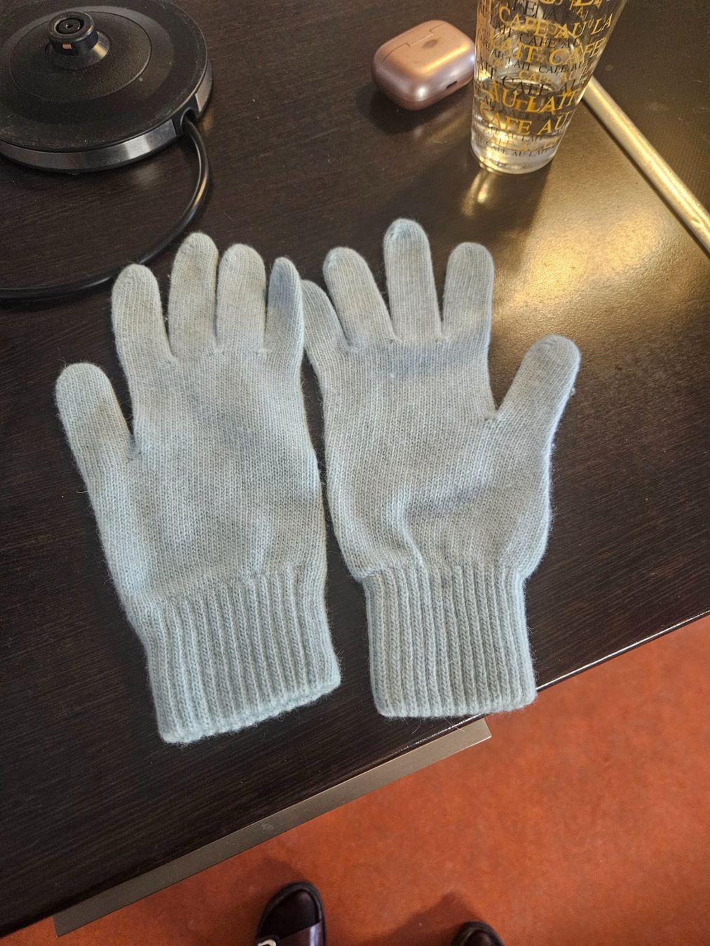 Foulard & Sciarpe: Schal mit Handschuhen hellblau – Usato da Luzern venduto da KleinkramLuzern 2