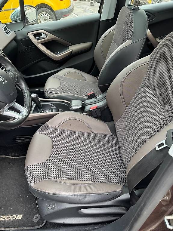 Automobili: PEUGEOT 2008 mit Panoramadach – Usato da Chur venduto da Cardinal1 9