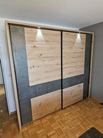 Mömax Schwebetürenschrank 221x210 cm mit LED-Beleuchtung