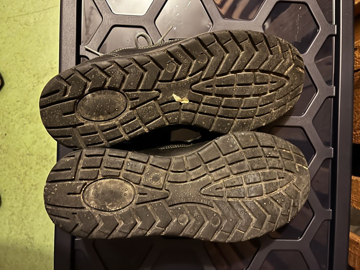 Herrenschuhe: Sicherheitsschuhe Gr42 – Gebraucht aus Pfäffikon ZH von Restore-Me 2