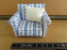 Sessel 7.8 x 8.3 x 6.5 cm mit 1 Kissen für das Puppenhaus