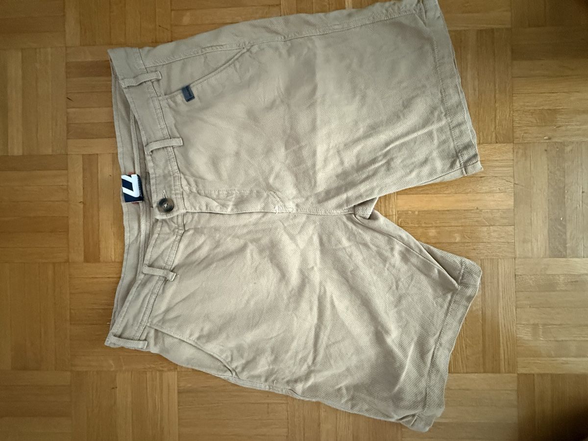 Pantaloni: short beige taille m – Usato da Nyon venduto da Mektoub