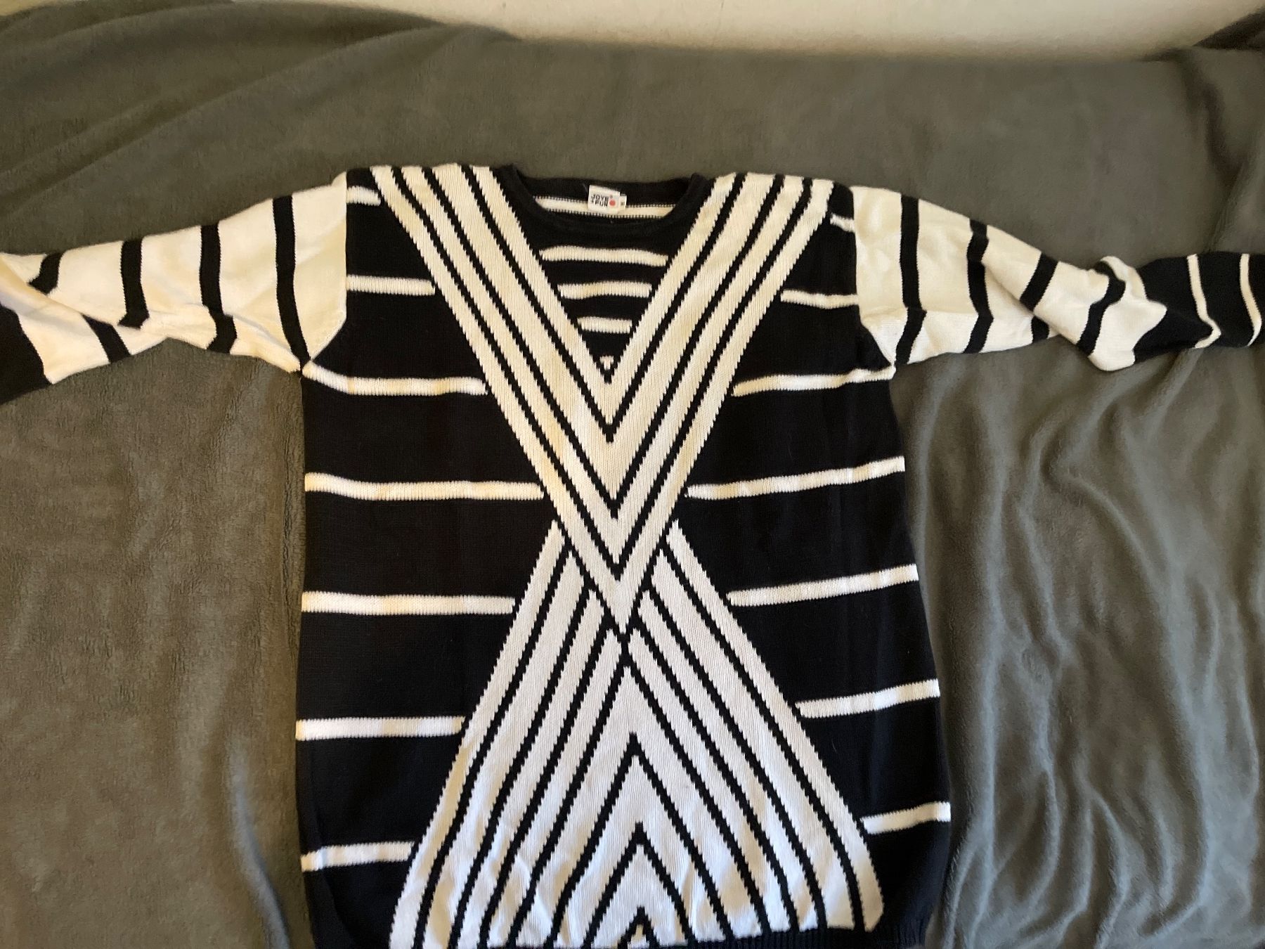 Maglioni & Felpe: Winter Pullover Joye+Fun, Grösse M, Schwarz/Weiss gestreift – Usato da Wald ZH venduto da bastos27