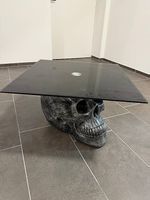Totenkopf Tisch von Kare