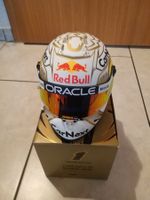 Max Verstappen Weltmeister 2022 Helm 1:2 Red Bull