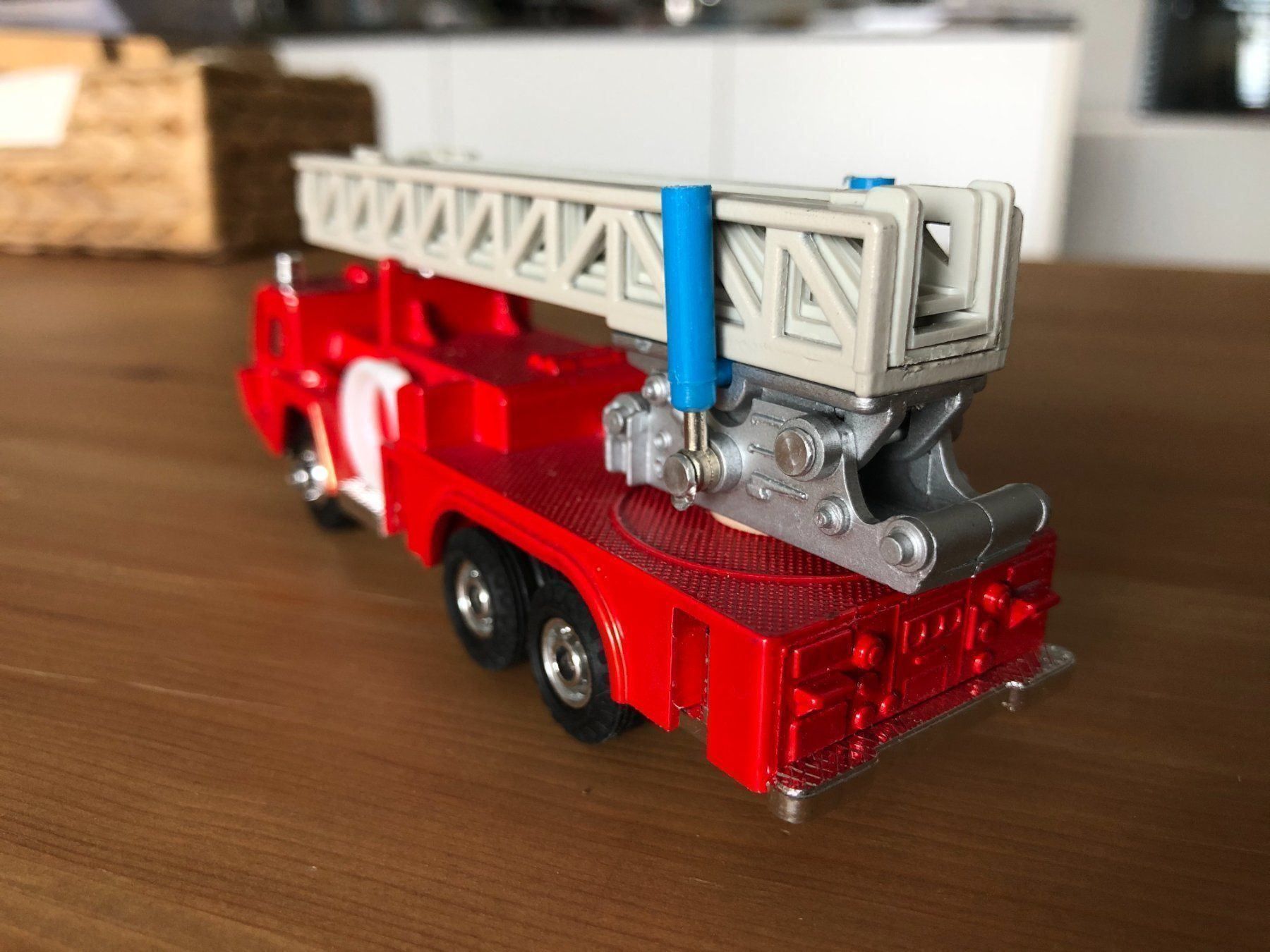Modellini d'auto: SHINSEI AERIAL LADDER FIRE ENGINE – Usato da Meilen venduto da rdv_n7s9 4