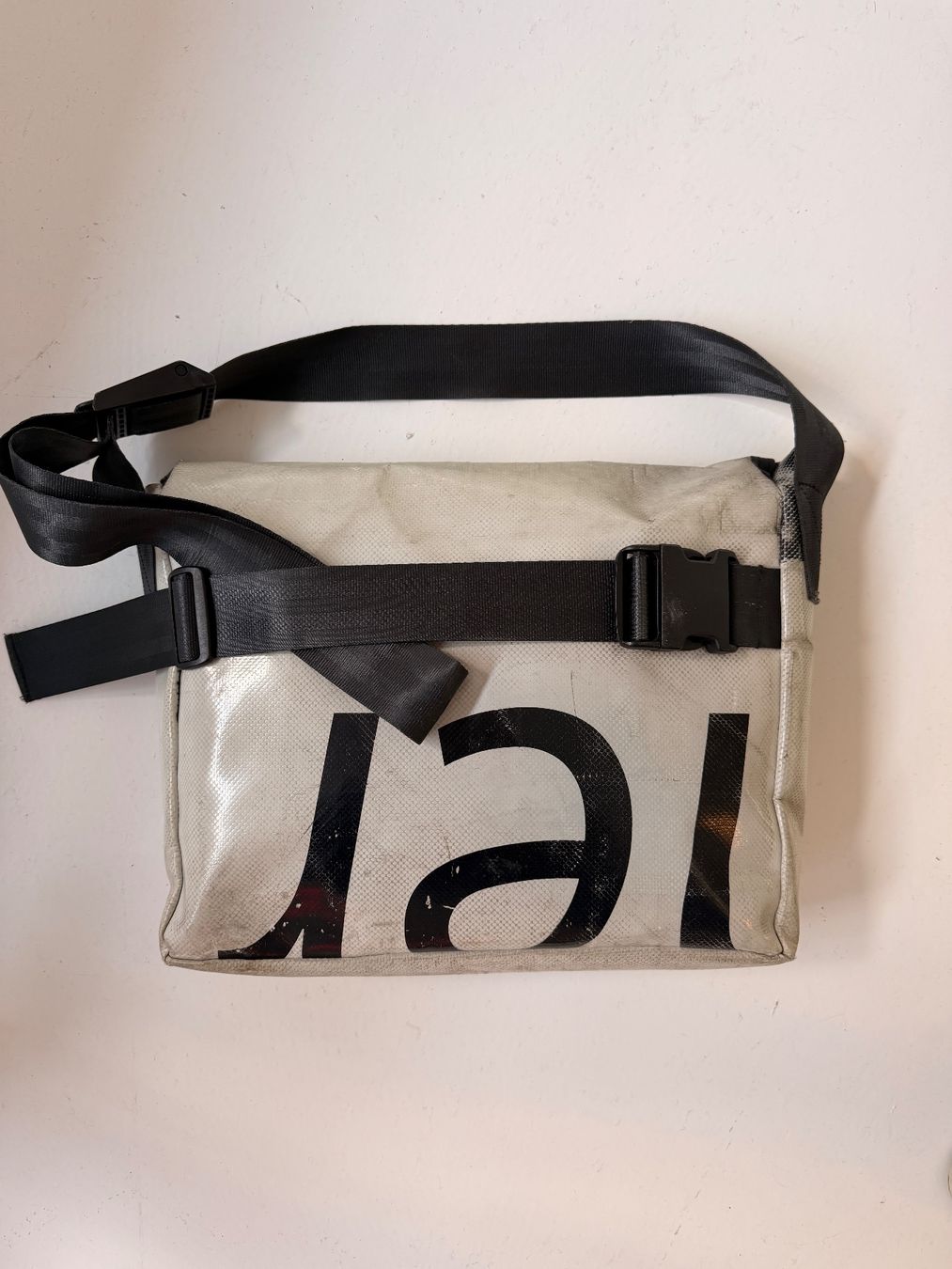 Freitag Borse: Freitag Tasche Weiss Schwarz Freizeittasche Schultasche – Usato da Bern venduto da die_6p8g 4