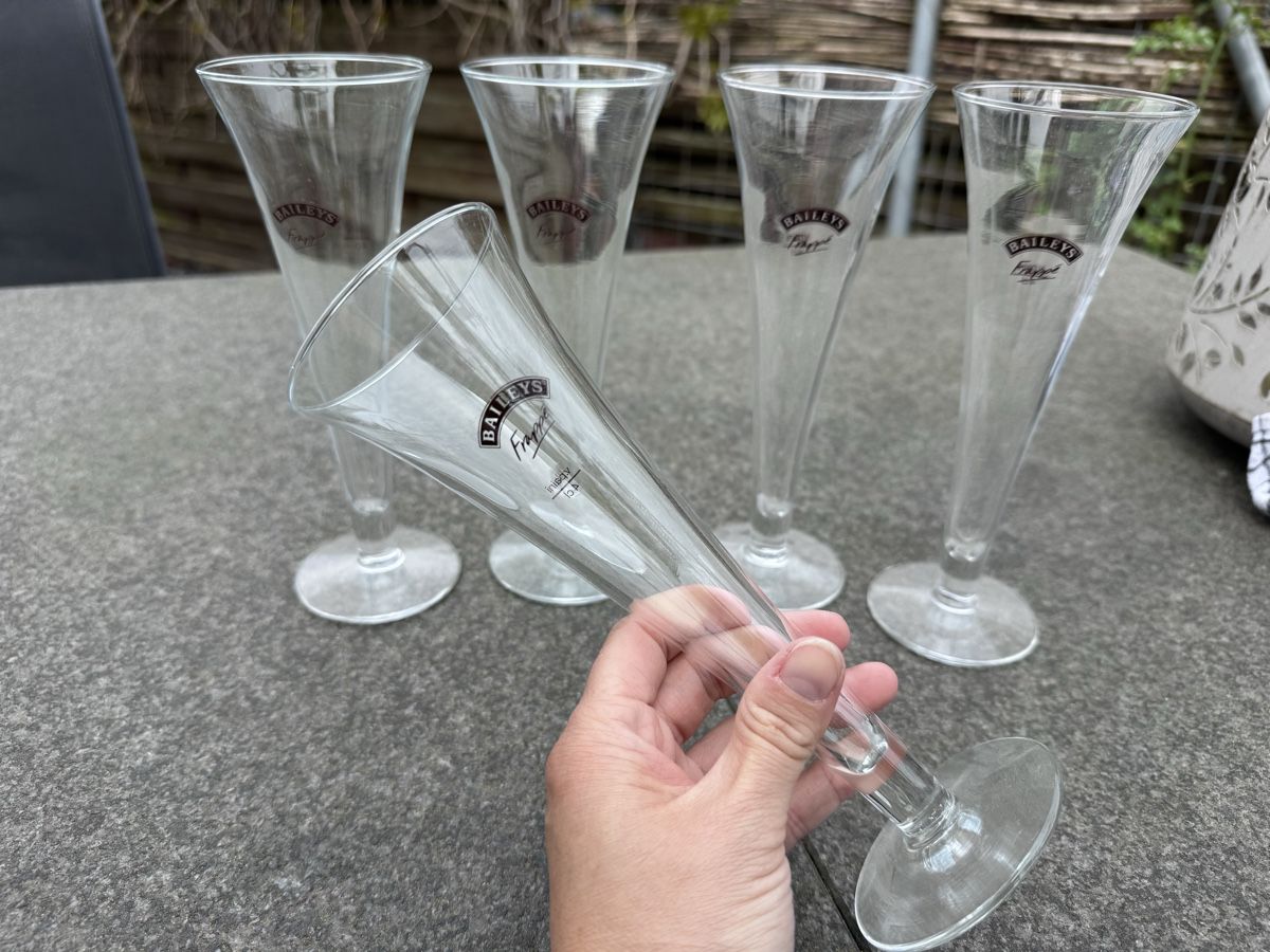 Bicchieri: Baileys Frappé Glas, 5 Stück – Usato da Niederbüren venduto da Oetschli