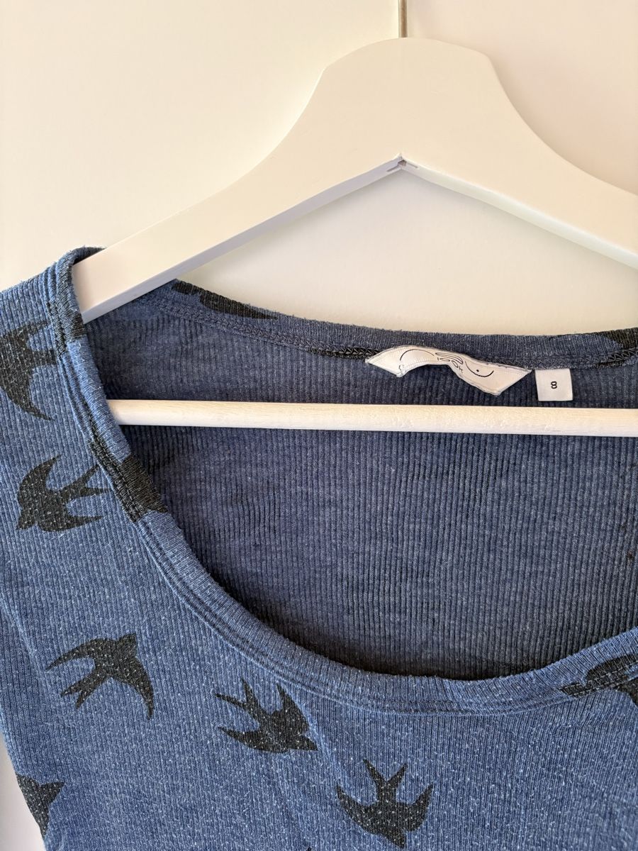 T-Shirts: Langarmshirt blau mit Schwalben Muster  – Gebraucht aus Ermatingen von ric_2td5 1