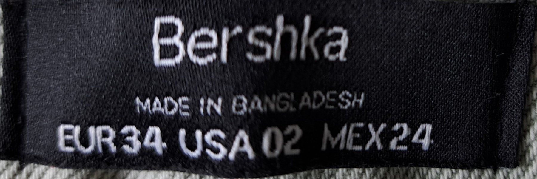 Bershka Pantaloni: Stylische 7/8 Sommerhose, Gr. 34, hellgrün – Usato da Gysenstein venduto da joshuas81 4