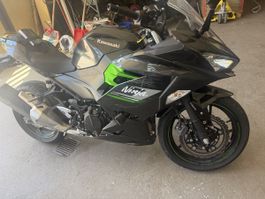 KAWASAKI Ninja 400 – Unfallfahrzeug – Ideal für Export oder 