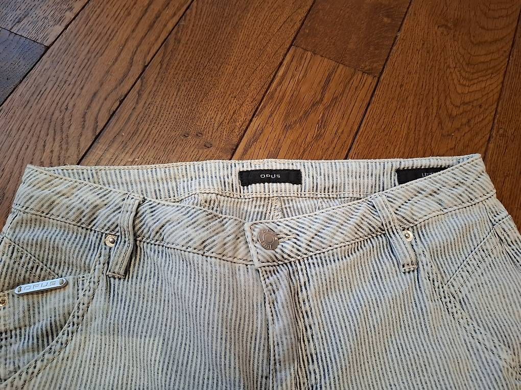 Jeans: Leichte Jeanshose von OPUS, Grösse 36 – Usato da Kirchberg SG venduto da sba_6r6q 1