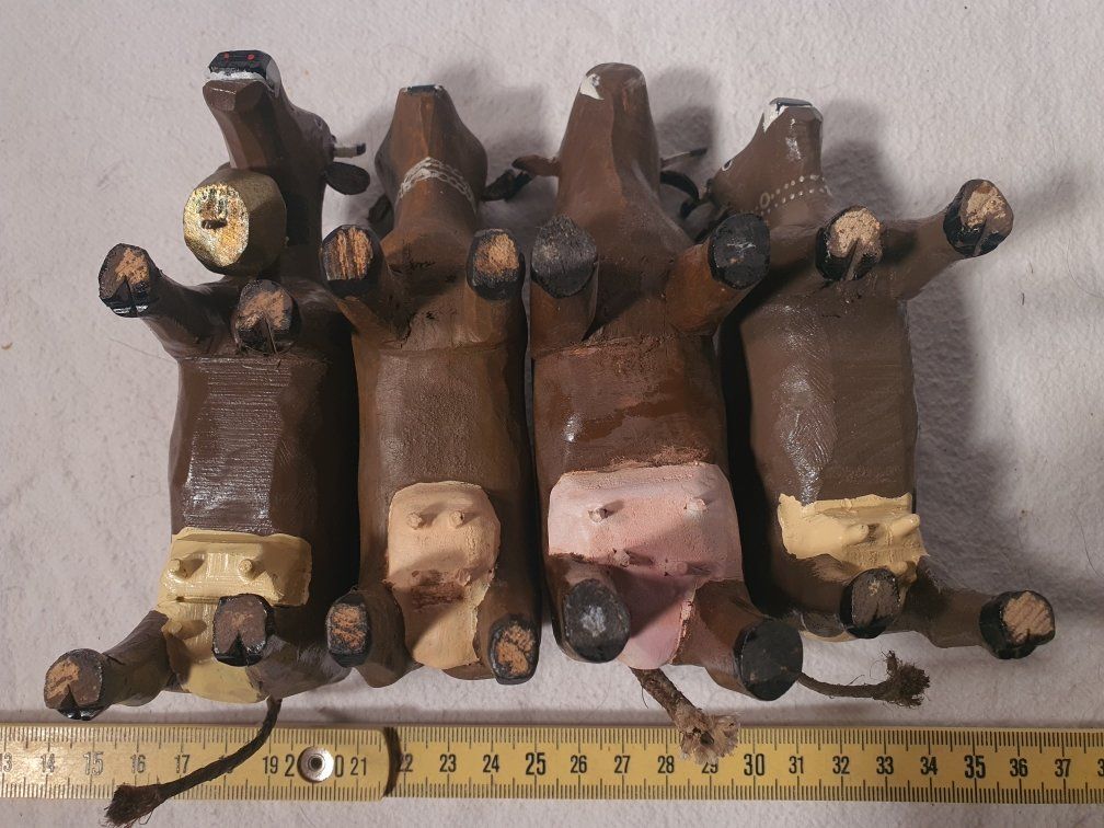 Figurines: 4 geschnitzte Holzkühe – D'occasion à Häggenschwil par hae_dgp2 3