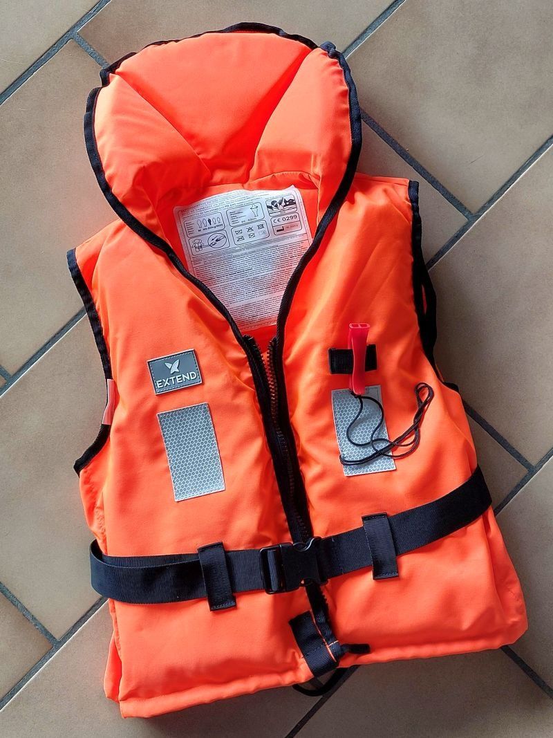 Schwimmwesten: EXTEND Schwimmweste "M" (40-50kg / 60N) – Gebraucht aus Horriwil von Mazbi