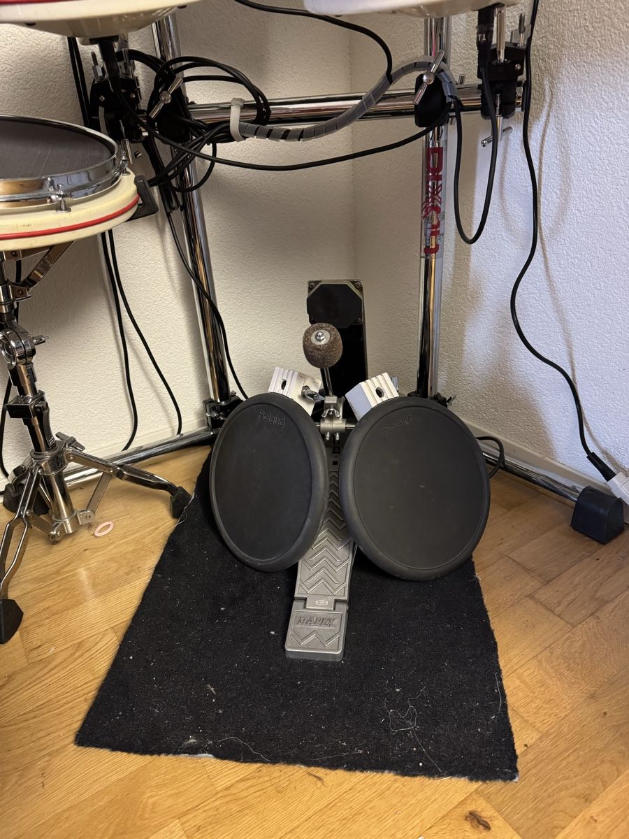 Roland Instruments de musique: E-Drum Set Roland TD-12 mit Triggerhead Pads gebraucht – D'occasion à Rupperswil par fam_mds9 1