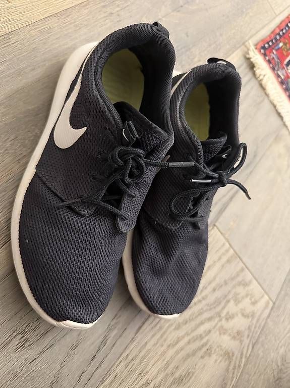 Chaussures femmes: Nike Sneakers Damen  – D'occasion à St. Gallen par Taina_T 2