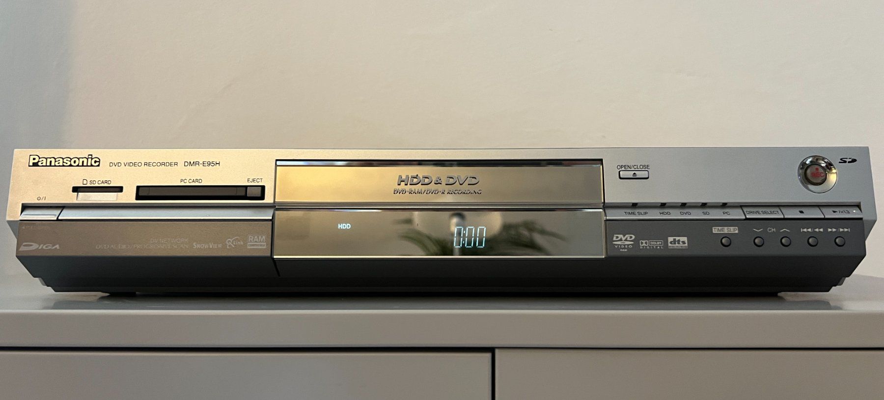 Panasonic Multimediaplayer & Streamer: Panasonic HDD&DVD Recorder DMR-E95HEG mit SC Card / PC Card – Gebraucht aus Ottenbach von