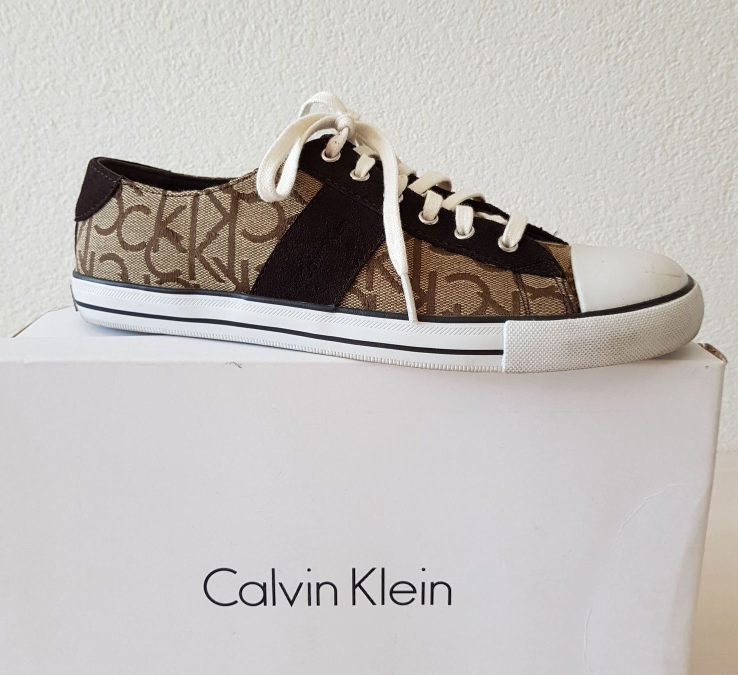 Calvin Klein Scarpe da uomo: Braune Calvin Klein Turnschuhe, Gr. 41 – Usato da St. Erhard venduto da Saskia0