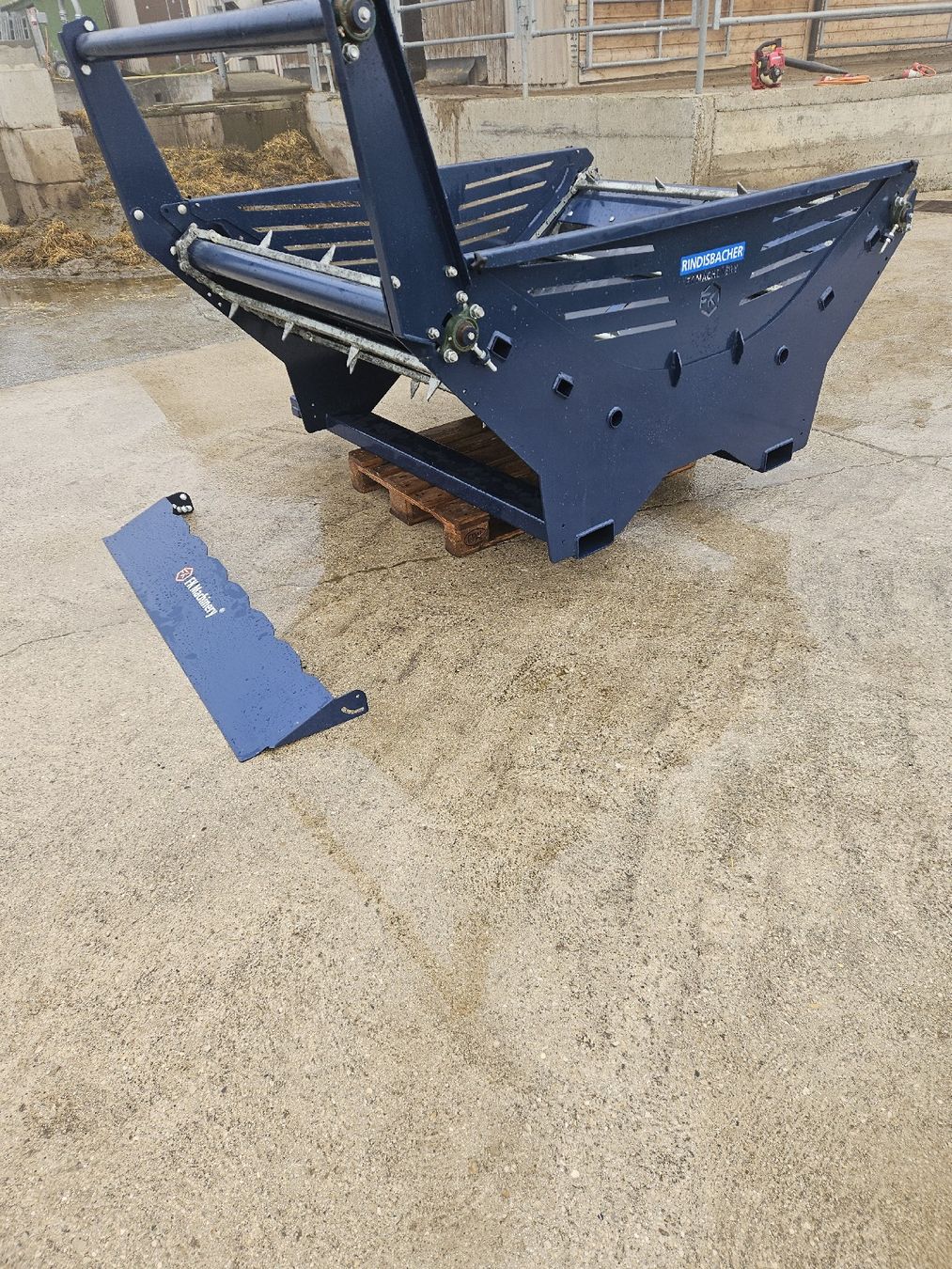 Tutte le macchine: derouleuse a balle ronde électrique – Usato da Berolle venduto da ford8830 2
