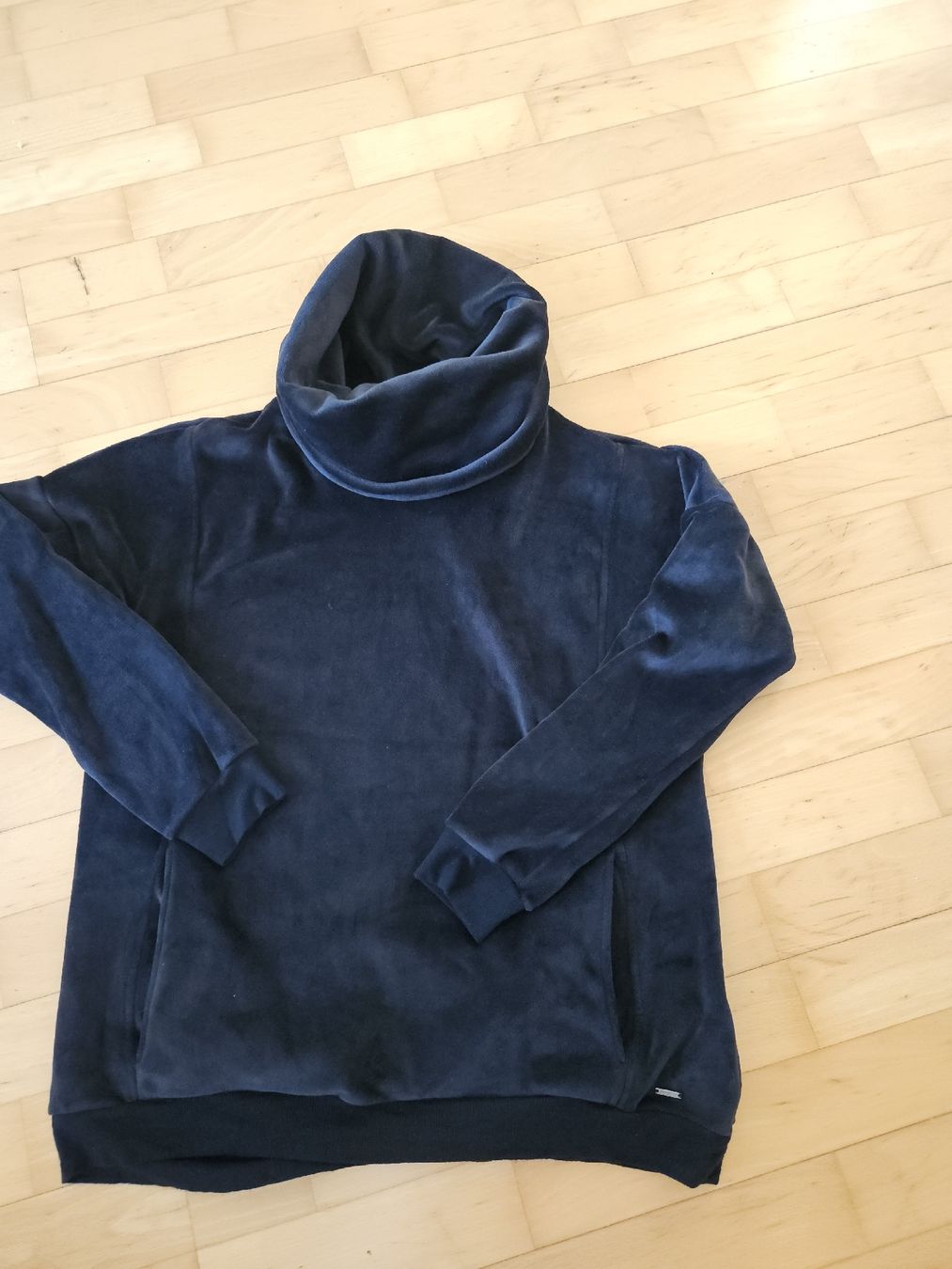 Maglioni & Felpe: Autograph Velours Pullover Schwarz Grösse 38 Seitentaschen  – Usato da Urdorf venduto da Colina 1