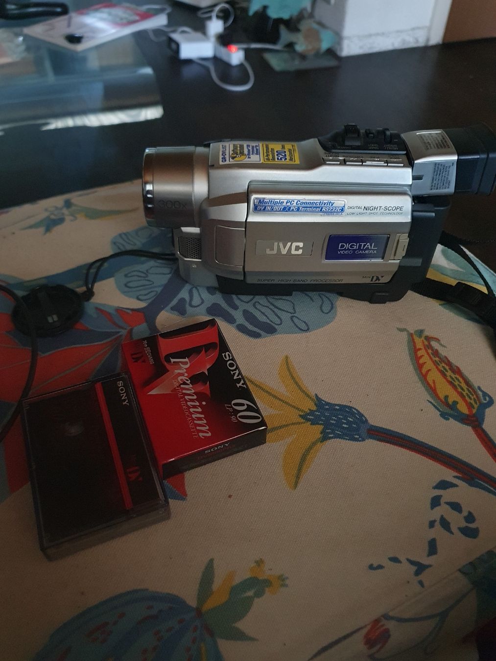 JVC Caméscopes: JVC GR-DV157E Digital Video Camera gebraucht – D'occasion à Erlinsbach SO par pts_6v5d