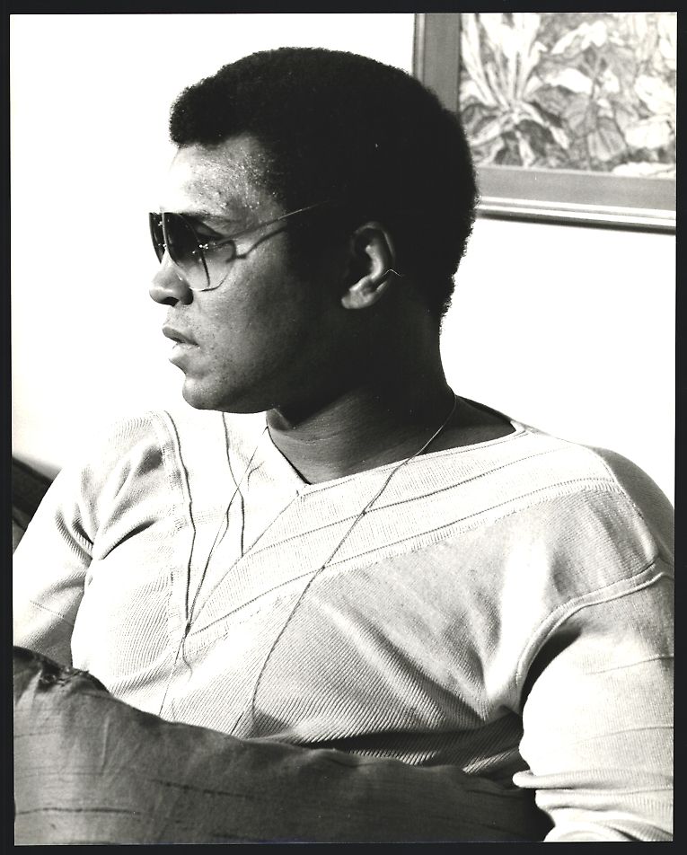 Photos & affiches: Fotografie Boxer Muhammad Ali mit Sonnen – D'occasion à Berlin par bartko-reher