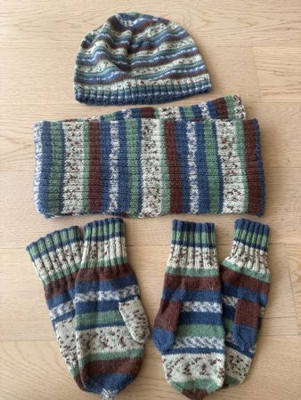 Set Mütze, Schal, 2 Paar Fäustlinge Wolle neu