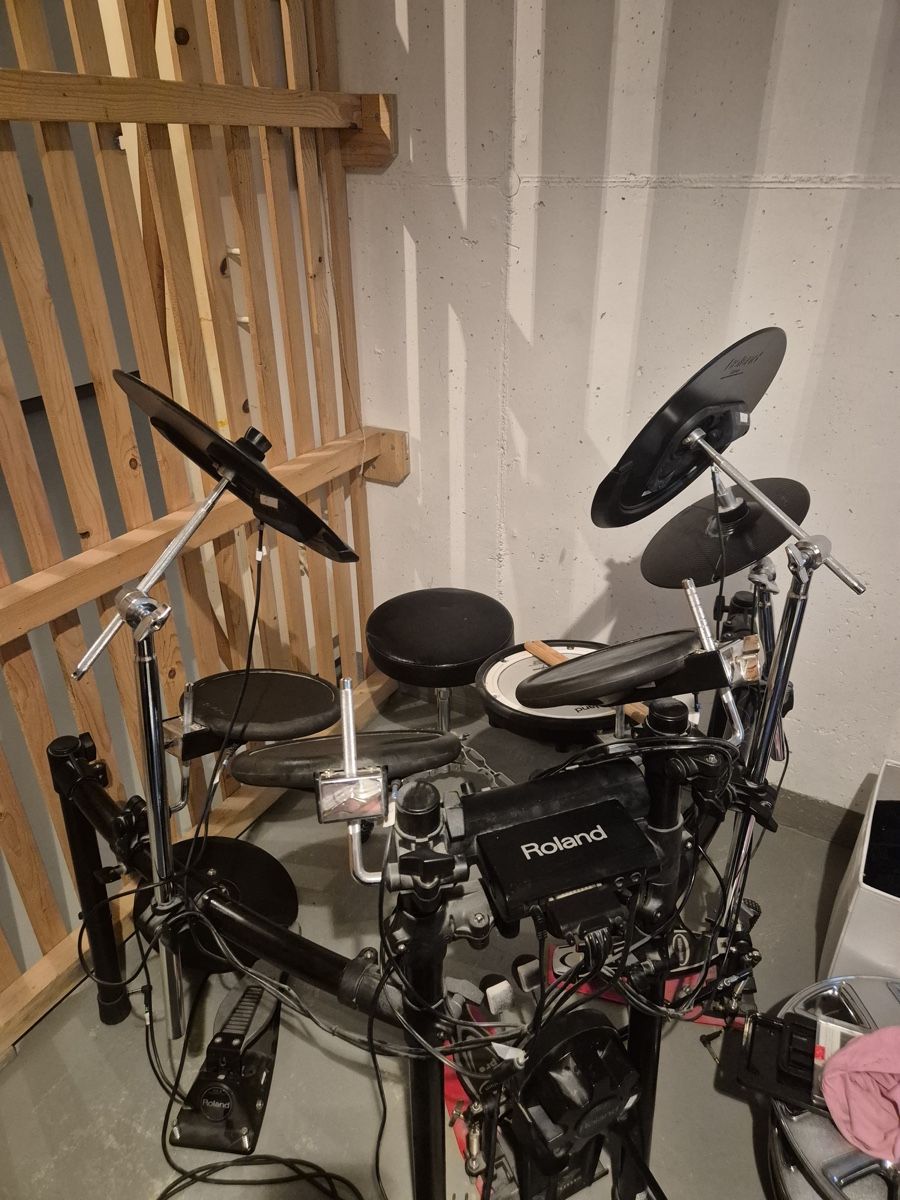 Strumenti musicali: Roland E-Drum Set TD-4KP V-Drums – Usato da Wald ZH venduto da Kitty_pink123