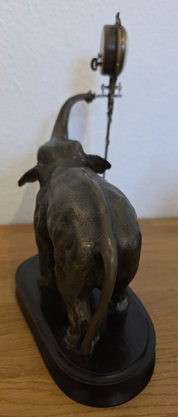 Junghans Orologi da terra & Orologi da parete: Elefant mit Uhr – Usato da Zürich venduto da pf3 5