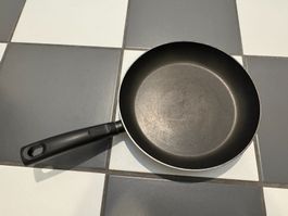 gebrauchte Pfanne, Haushalt, Küche, Kochen, Braten