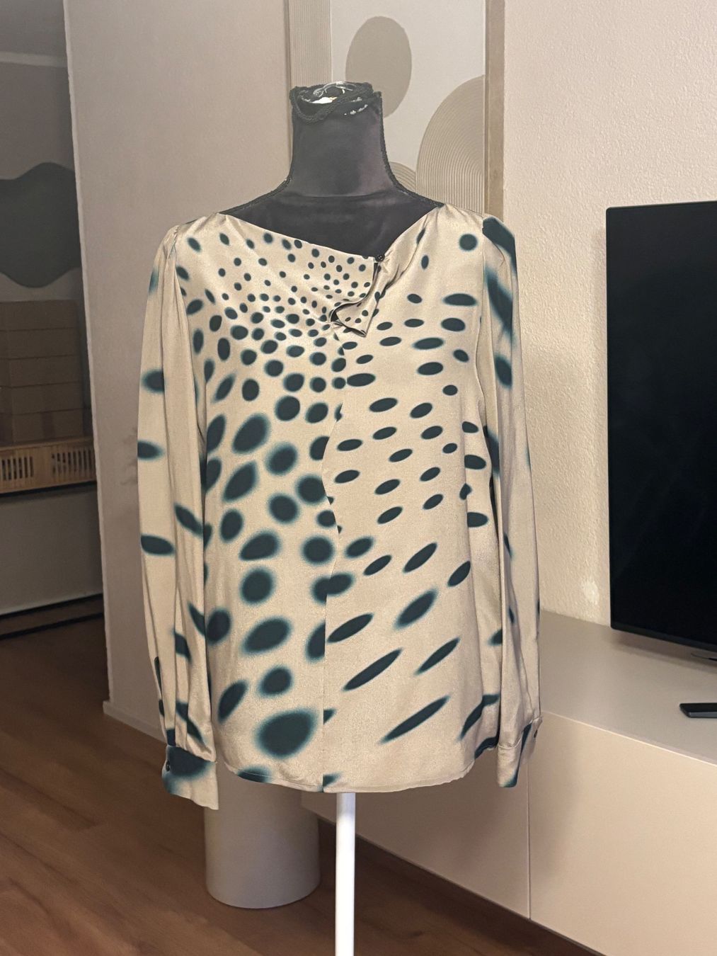 Sonia Rykiel Blusen: Sonia Rykiel Bluse 100% Seide – Gebraucht aus St. Margrethen SG von dijanaO 5