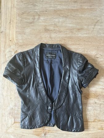 Armani kurzärmelige Lederjacke schwarz, Grösse M (TG 42)