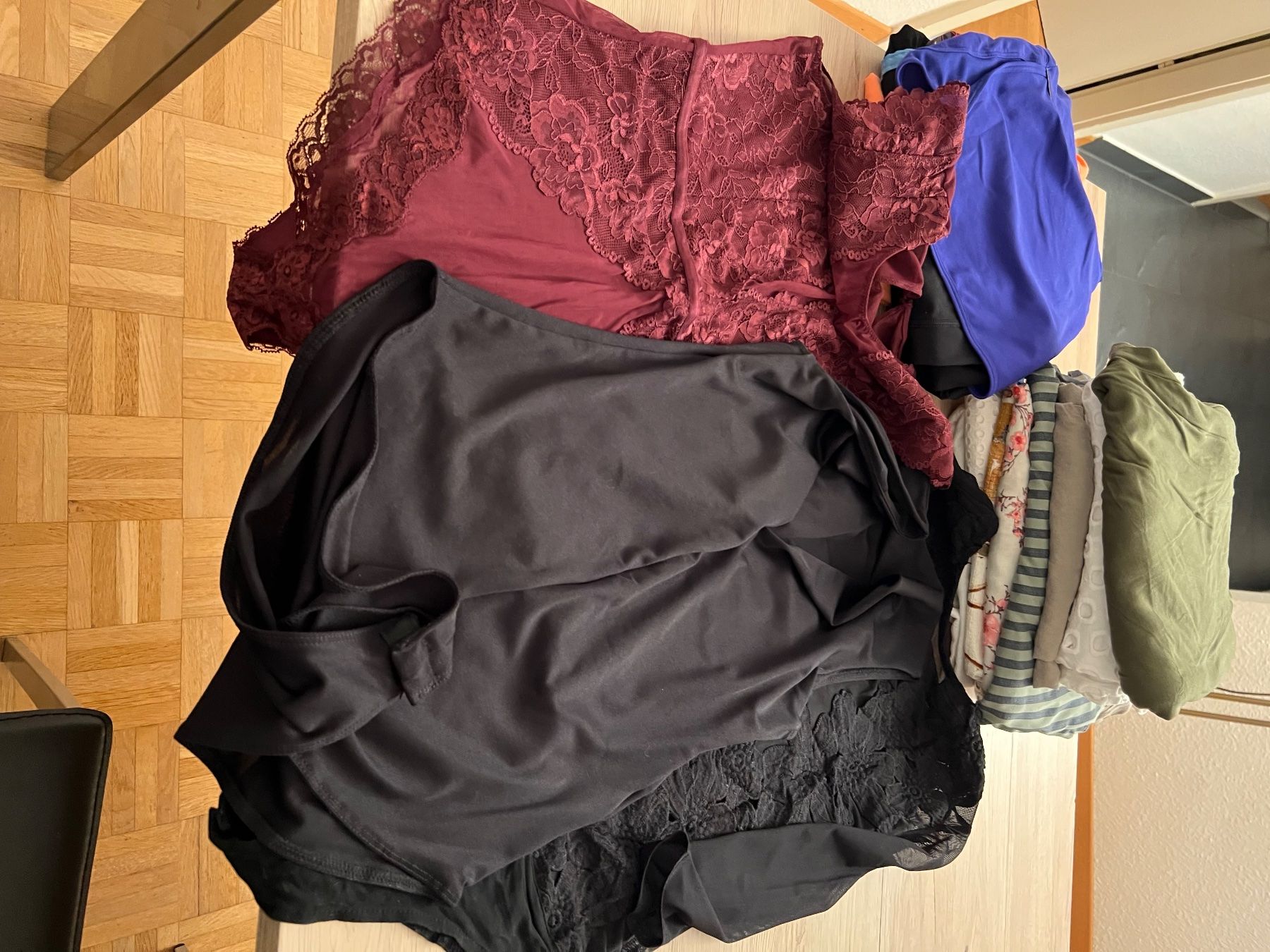 Kleiderpakete: Lot de vêtements – Gebraucht aus La Chaux-de-Fonds von GabrielaKlein 3