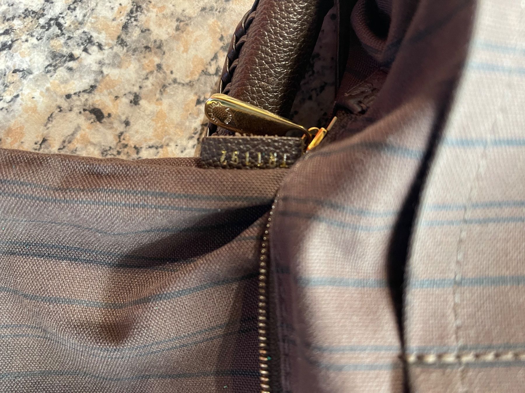 Louis Vuitton Taschen für Damen: Sac Louis Vuitton Artsy et accessoires – Gebraucht aus GENEVE von Myrtille8 6