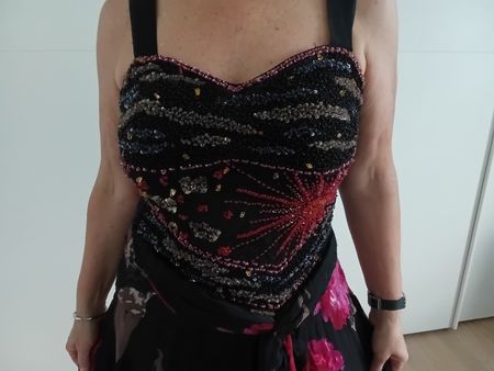 Long party evening dress with flower pattern and pearls (M)