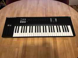 Komplete Kontrol S49 MK1 Midi Keyboard