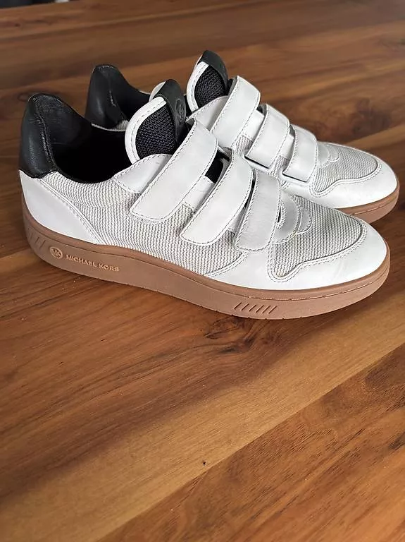Damenschuhe: Sneaker hell 36 – Gebraucht aus Widnau von agogos 1
