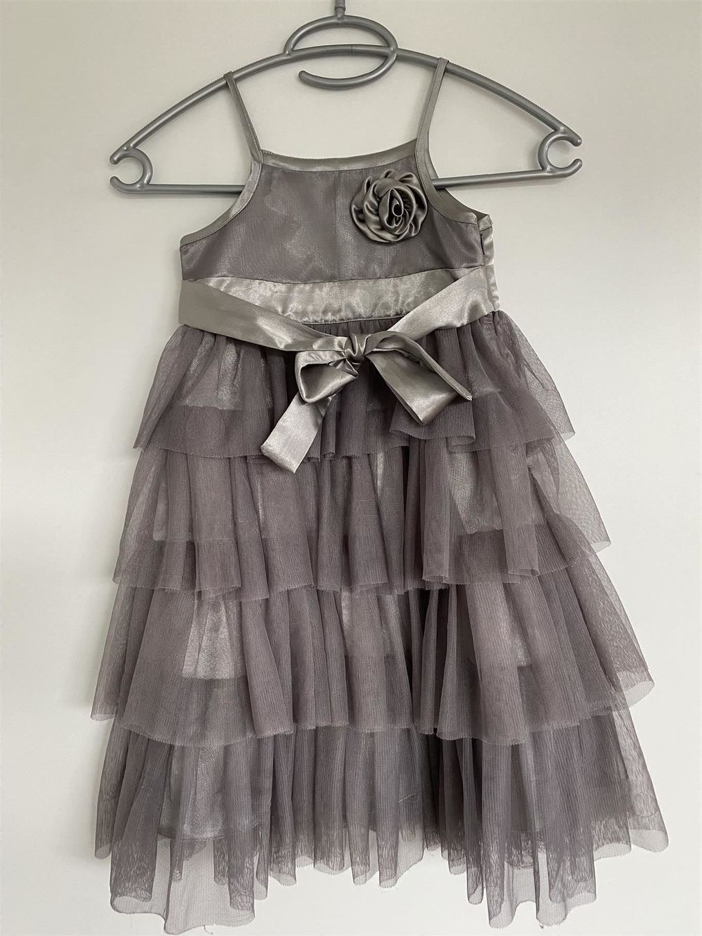 Vestiti & Gonne: Festliches Kleid Blumenmädchen Gr.98 – Usato da Steinerberg venduto da luckyfin