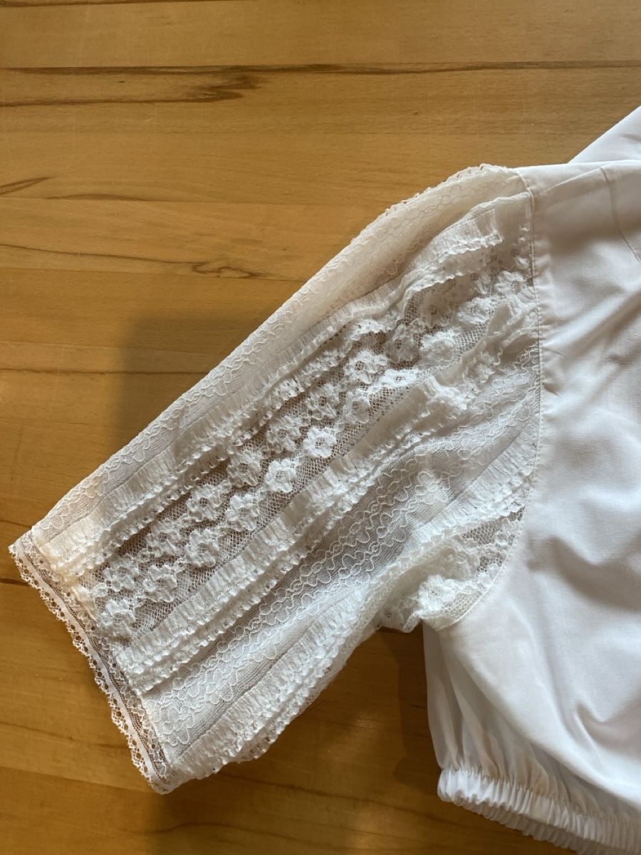 Blusen: Trachtenbluse Gr. 44,, mit Spitze,  Top – Neu (gemäss Beschreibung) aus Jonschwil von ssdvm 4