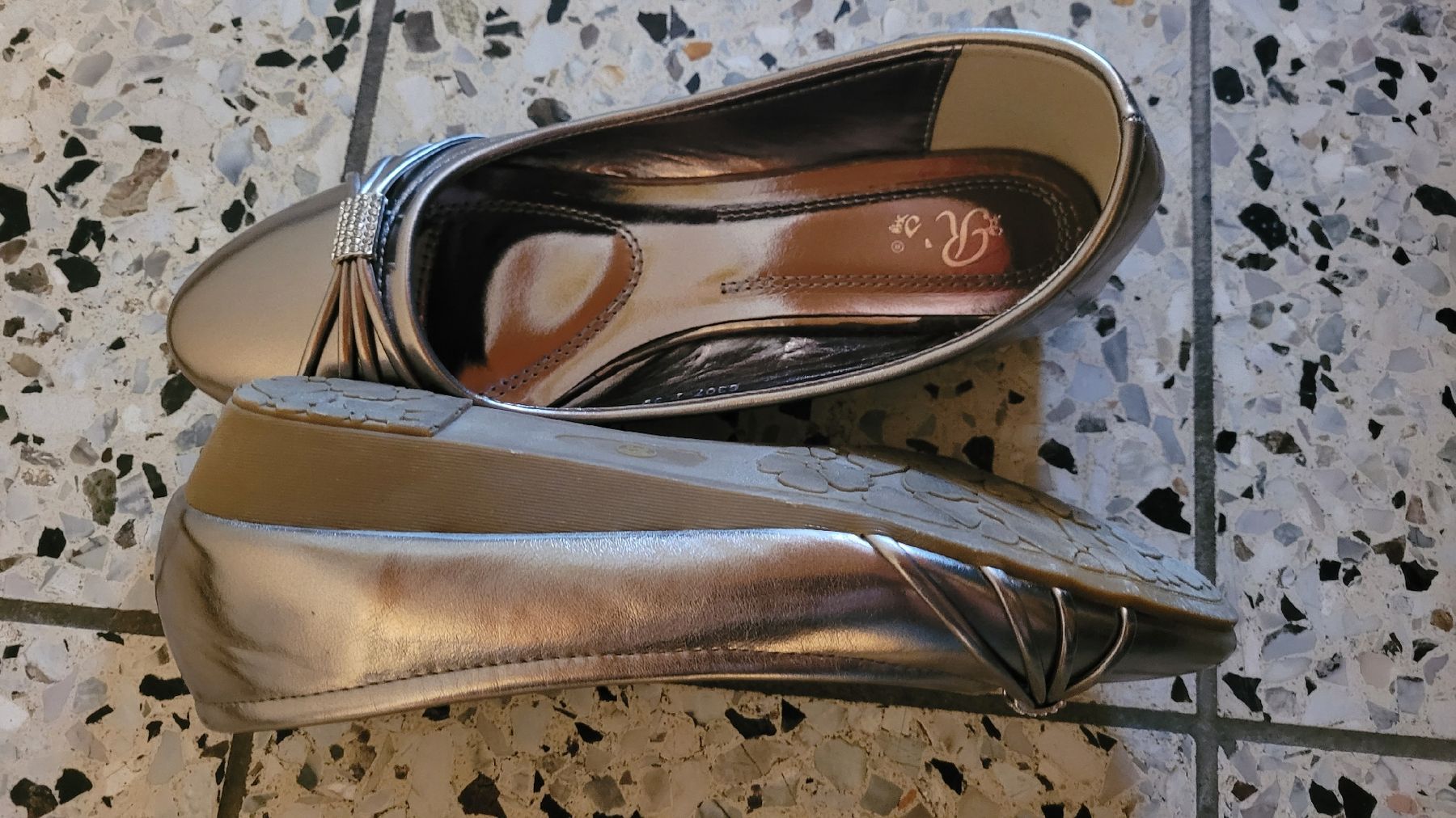 Damenschuhe: Schöne glänzende Ballerinas, Grösse 39 – Gebraucht aus Brugg AG von Ela_Obi 2