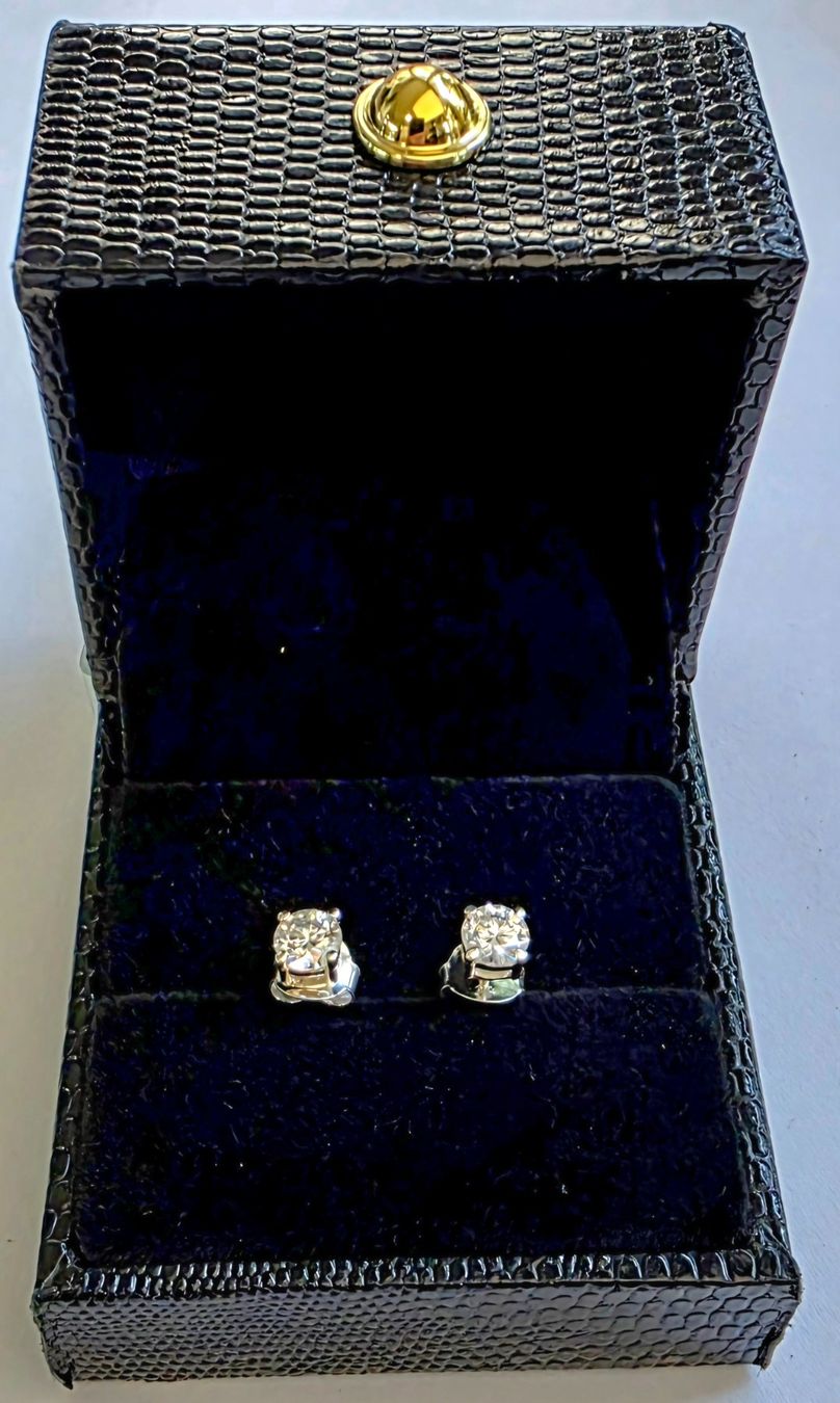 Boucles d'oreille: Diamant Ohrstecker – Neuf avec emballage d'origine à Zürich par ben_mn5h 1