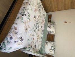 Letto in legno massello.