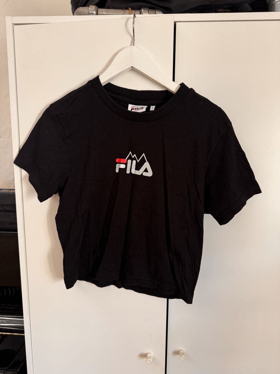 Fila T-Shirts: Schwarzes Fila Crop Top L – Neu (gemäss Beschreibung) aus Richterswil von Manu55555